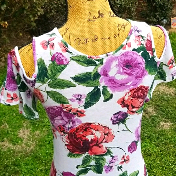 Floral Cold Shoulder Swing Top - Picture 15 of 16